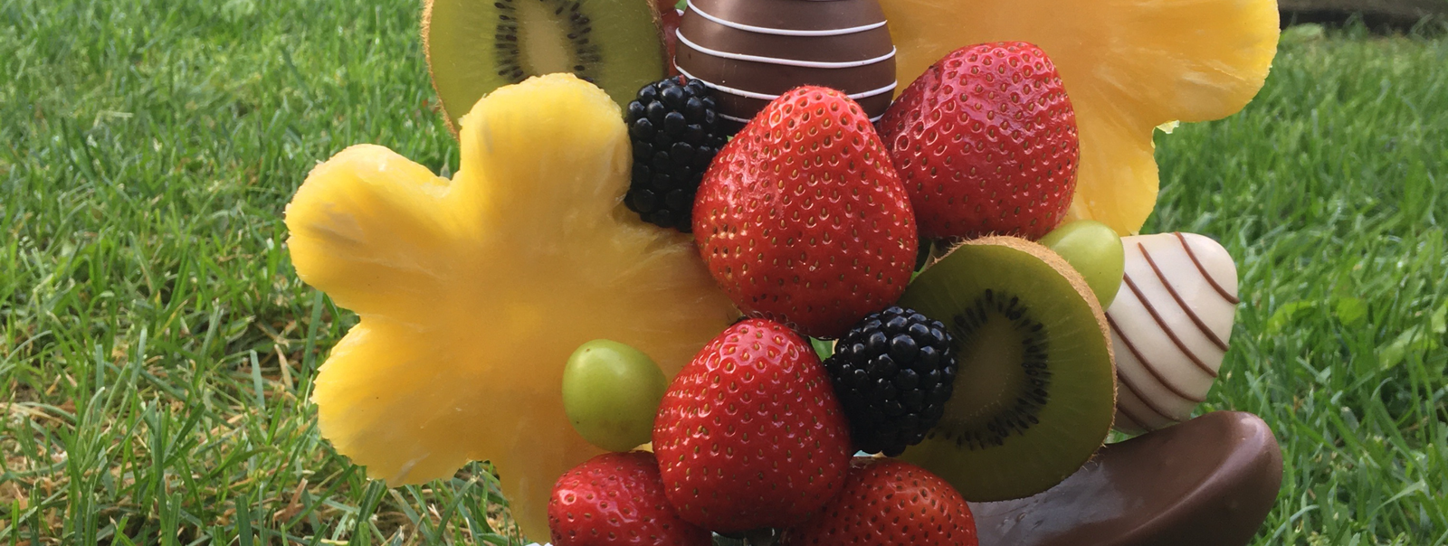 Fruquets fruit bouquet with chocolate-dipped strawberries